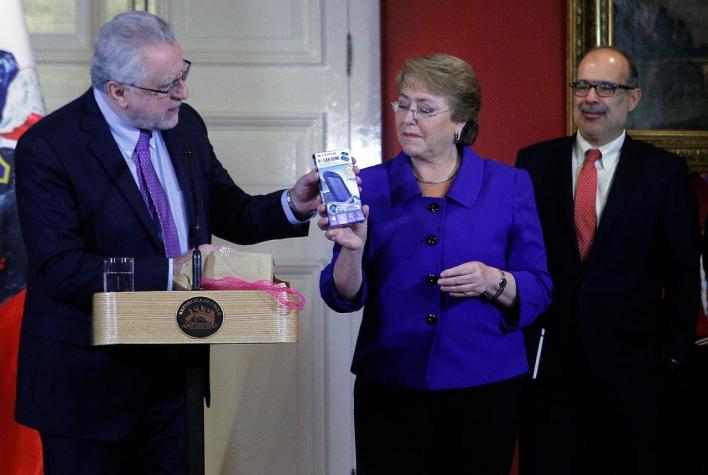 Bachelet destaca licitación eléctrica: un 20% de la matriz vendrá de energías no convencionales