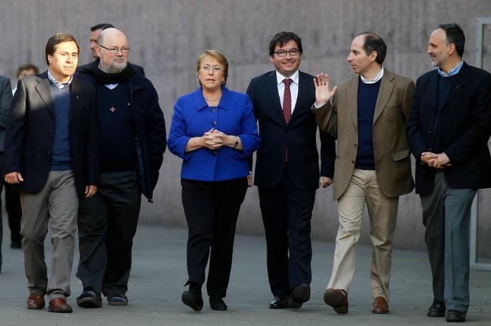 Bachelet pide alcanzar "acuerdos" por sistema de pensiones en antesala de cónclave oficialista