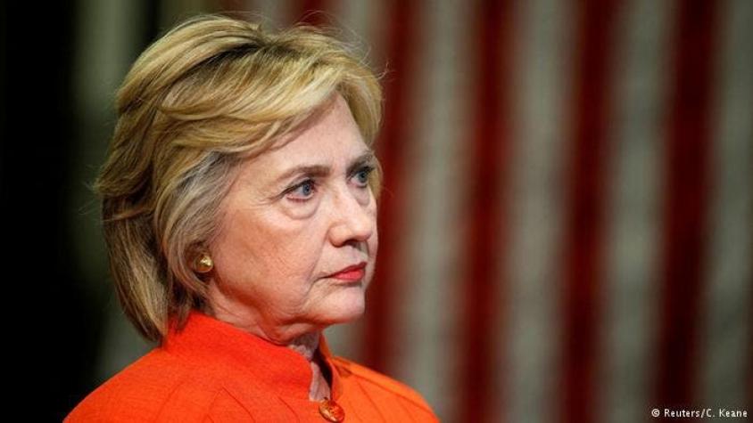 Clinton deberá responder por escrito en juicio sobre sus correos