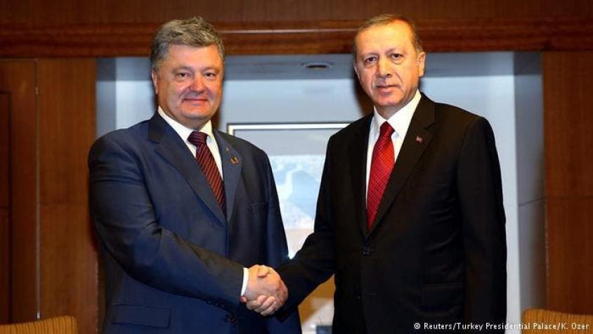 Erdogan asegura a Poroshenko que no reconocerá la anexión rusa de Crimea