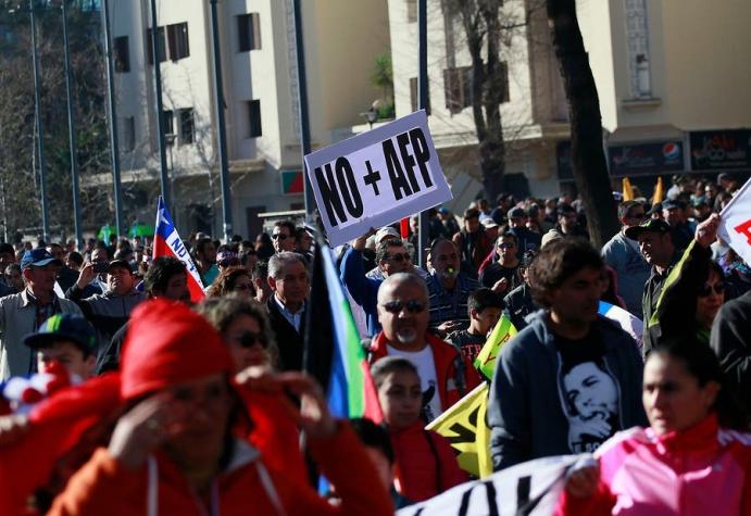 Chile 21 y "No+AFP": demandas sociales han desbordado la capacidad de respuesta de las instituciones