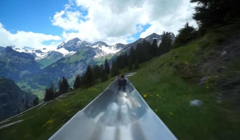 [VIDEO] Así se siente lanzarse en una pista de trineo por los Alpes suizos