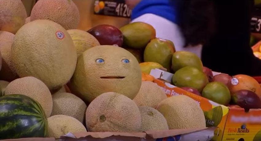 [VIDEO] Alimentos que hablan: con una broma promocionan la película "Sausage Party"