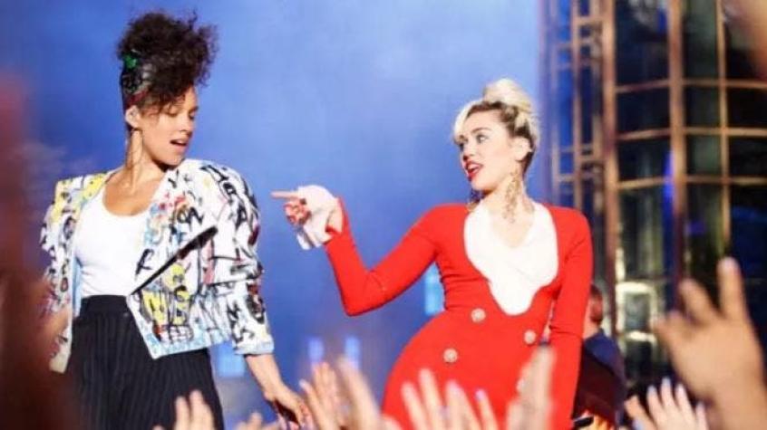 Miley Cyrus y Alicia Keys hacen un debut épico como coaches en ‘The Voice’