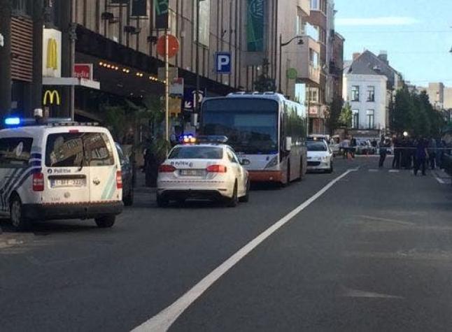Policía de Bruselas abate a mujer que atacó a personas en un bus