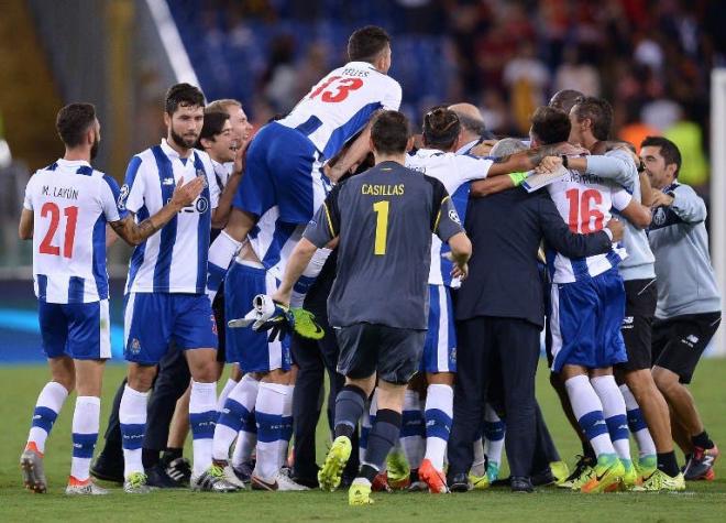 Porto golea a la Roma y se une a cinco clasificados a fase de grupos de la Champions