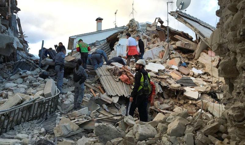[VIDEO] Así quedó la ciudad de Amatrice tras el terremoto que golpeó a Italia