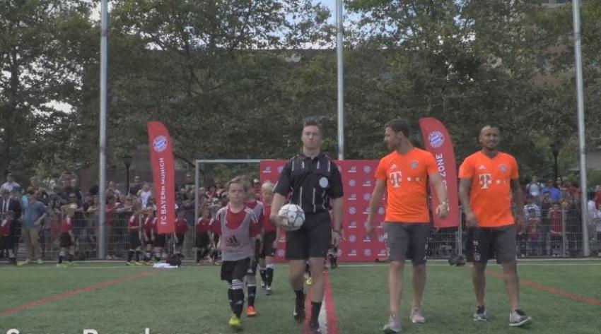 [VIDEO] Vidal y Xabi Alonso protagonizaron increíble partido contra 40 niños