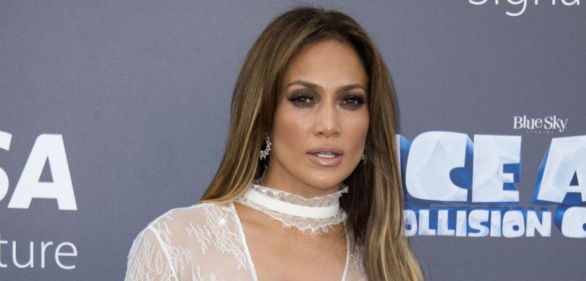 Jennifer Lopez vuelve al grupo de las solteras