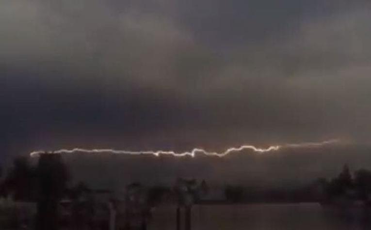 [VIDEO] El impresionante rayo horizontal que impactó en Florida