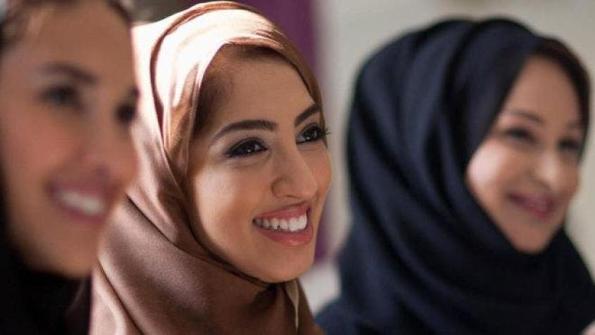 El plan de Emiratos Árabes Unidos para convertirse en uno de los 5 países "más felices" del mundo