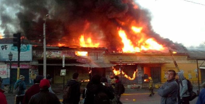 Talca: Incendio en Persa Estación deja más de 15 locales quemados