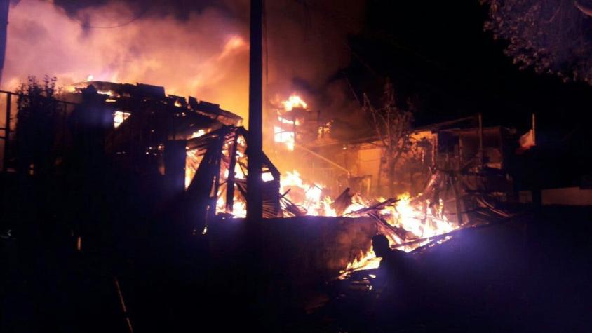Incendio afectó a casas en el sector de Playa Ancha en Valparaíso