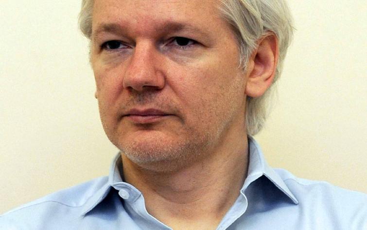Justicia sueca mantiene la orden de detención contra Julian Assange