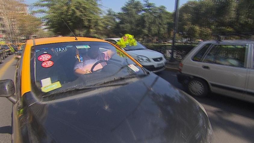 [VIDEO] La guerra de tarifas entre taxis y Uber