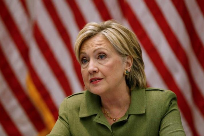 FBI revela notas de su investigación sobre emails de Hillary Clinton