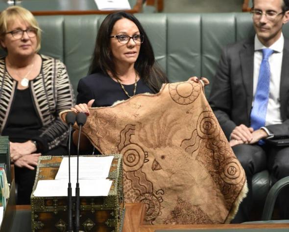 Australia: La aborigen que pasó de "no ser ciudadana" a convertirse en parlamentaria