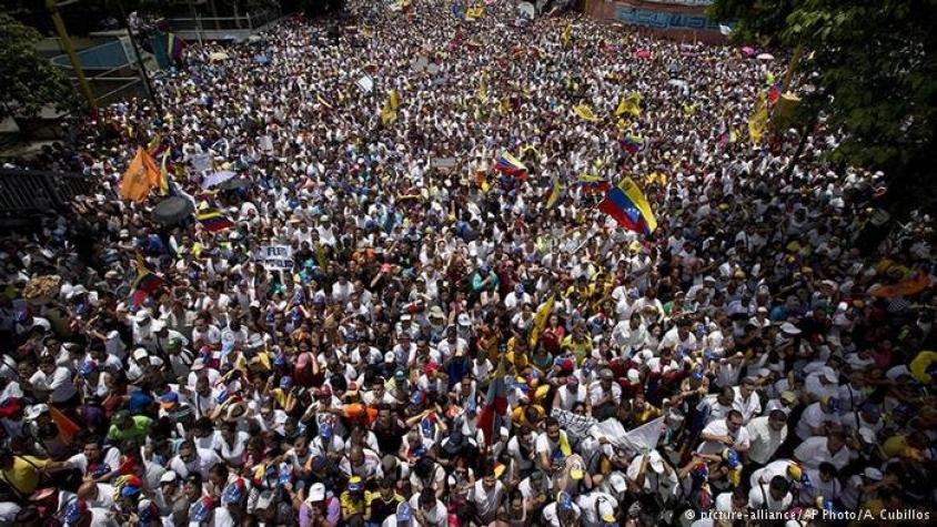 Venezuela: Liberados los detenidos tras cacerolada a Maduro