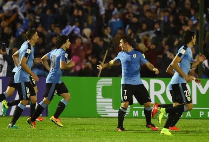 Uruguay apabulla a Paraguay en el Centenario y sueña con el Mundial