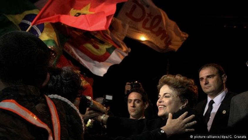 Dilma abandona Brasilia tras ser destituida de la presidencia