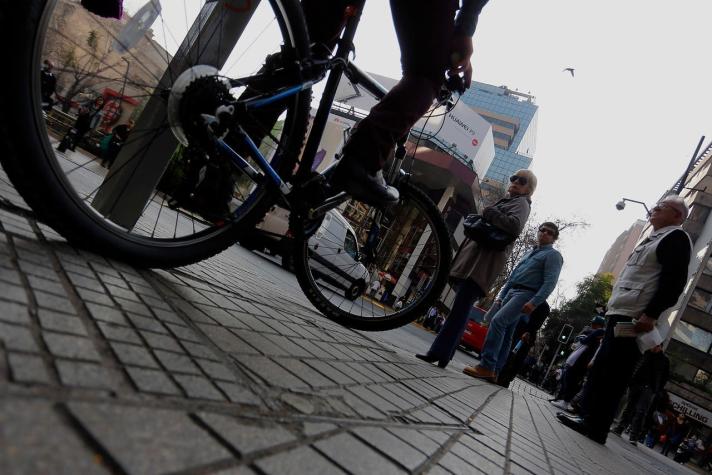Providencia aclara que sí multara a ciclistas que transiten en veredas