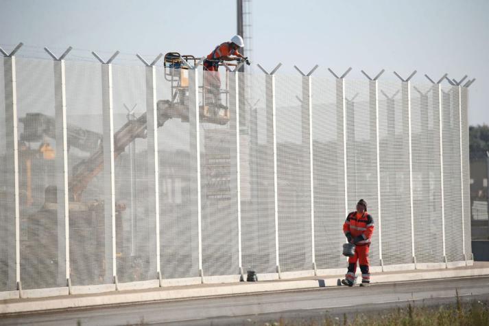 Londres levantará muro para frenar la inmigración en Calais