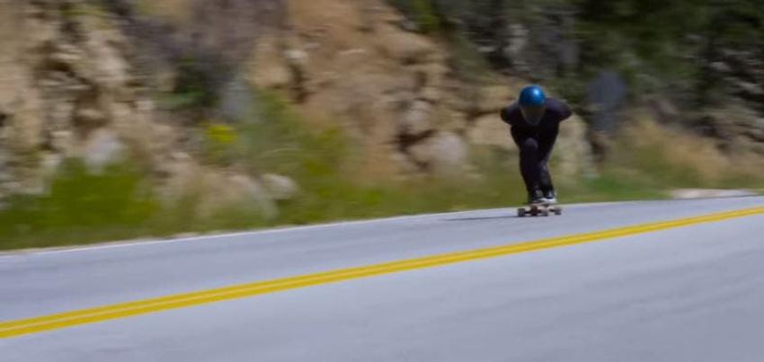 [VIDEO] Hombre bate el récord del mundo de velocidad en skate