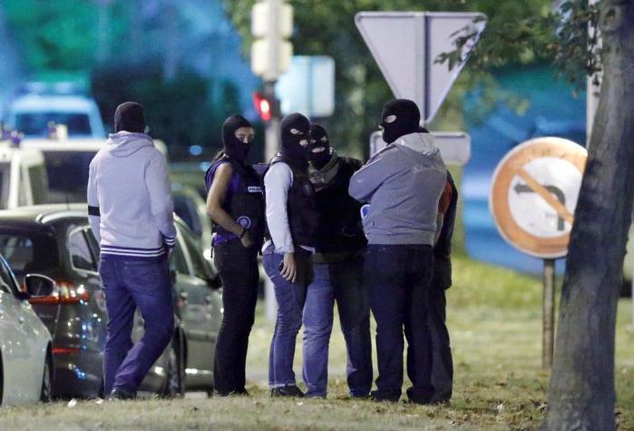 Francia detiene a banda que dejó bombas de gas al interior de un auto