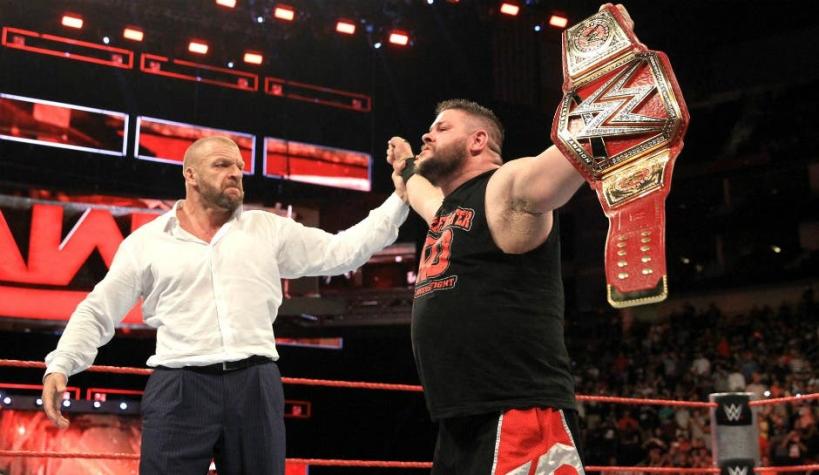 WWE: confirman visita a Chile del campeón universal Kevin Owens