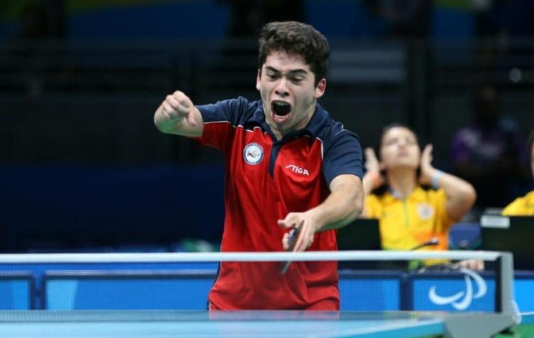 Matías Pino logra emotivo triunfo para Chile en tenis de mesa de los Juegos Paralímpicos
