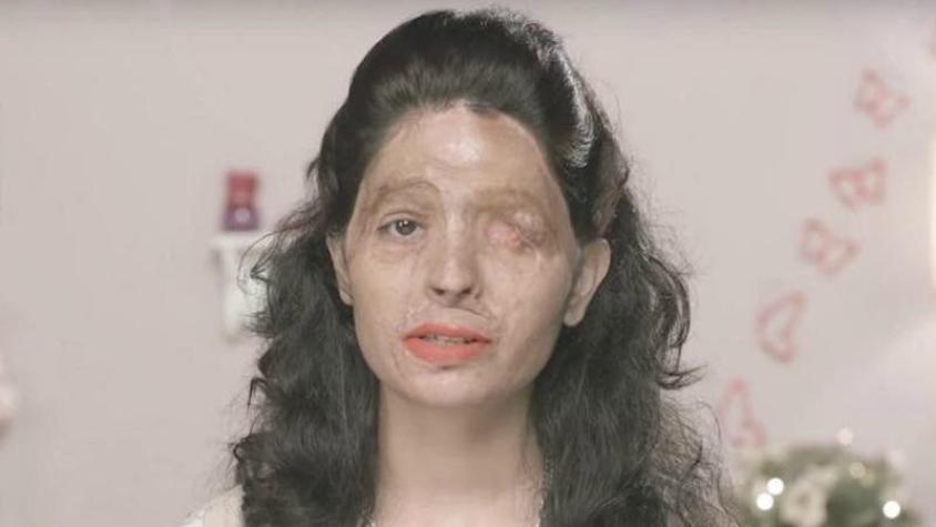 Víctima de ataque con ácido en India modela en la Semana de la Moda en Nueva York