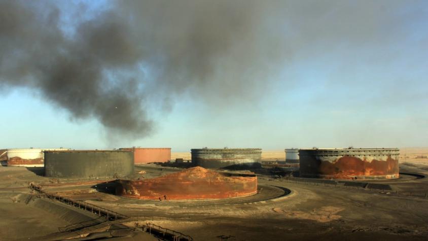 Fuerzas rivales se disputan el control de las terminales petroleras libias