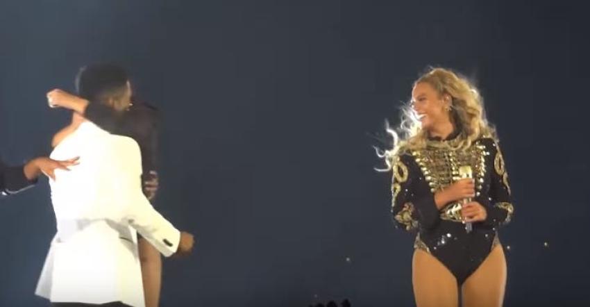 [VIDEO] Bailarín de Beyoncé sorprende con propuesta de matrimonio en pleno concierto