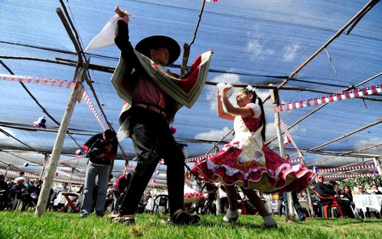 Fiestas Patrias: 10 fondas imperdibles para "zapatear" en Santiago