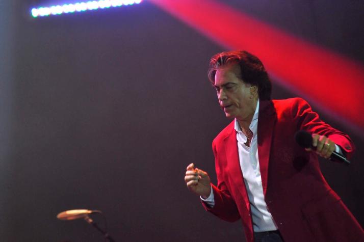 José Luis "El Puma" Rodríguez se presenta en concierto conectado a un tanque de oxígeno