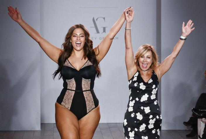 Ashley Graham reivindica las curvas y la belleza natural en la Semana de la Moda de Nueva York