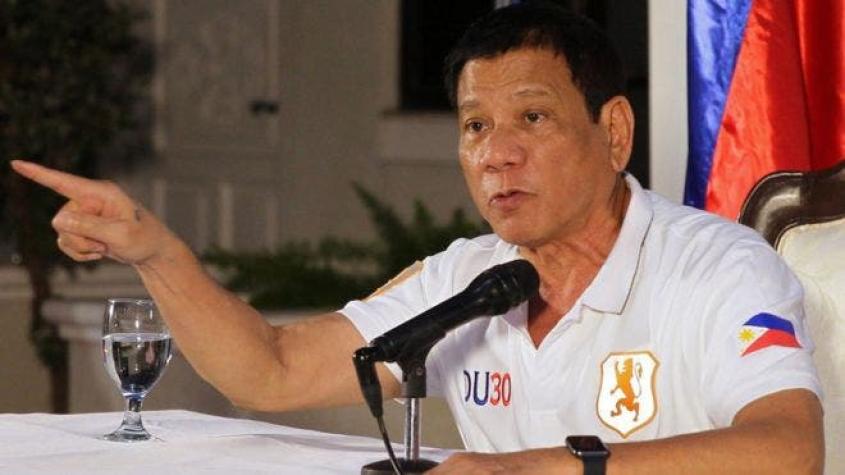 Rodrigo Duterte: acusan al controvertido presidente de Filipinas de matar a un hombre con una ametra