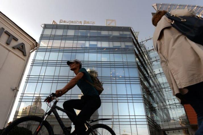 Deutsche Bank se desploma 6% en la bolsa y Merkel dice que no lo rescatará