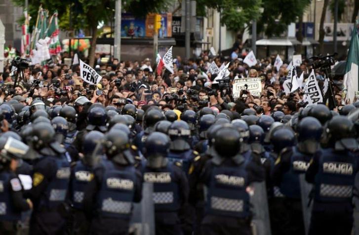 México: Miles de personas protestan y exigen la salida del presidente Enrique Peña Nieto