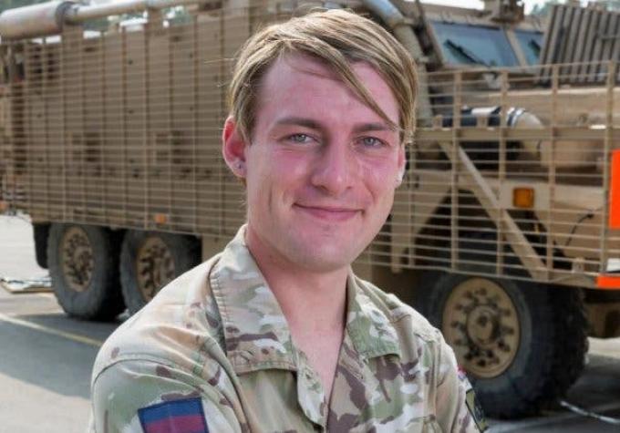 Soldado transgénero se convierte en la primera mujer en servir en el frente del Ejército Británico