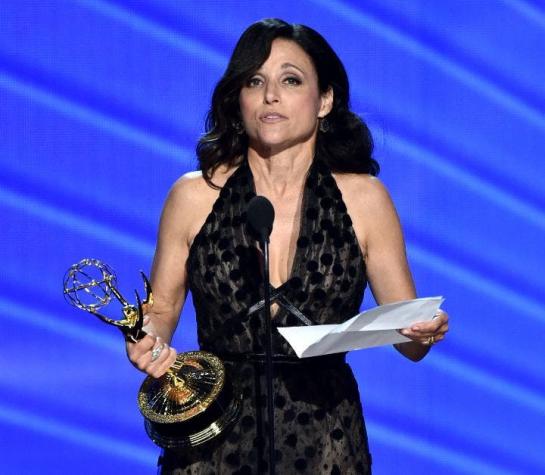 Premios Emmy 2016: Julia Louis-Dreyfus llora por la muerte de su padre