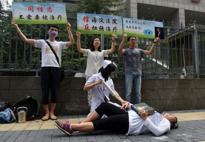 En China prosperan las clínicas que "curan" la homosexualidad