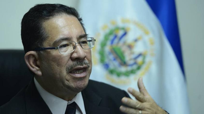 El Salvador admite riesgo de caer en "impago" de la deuda pública