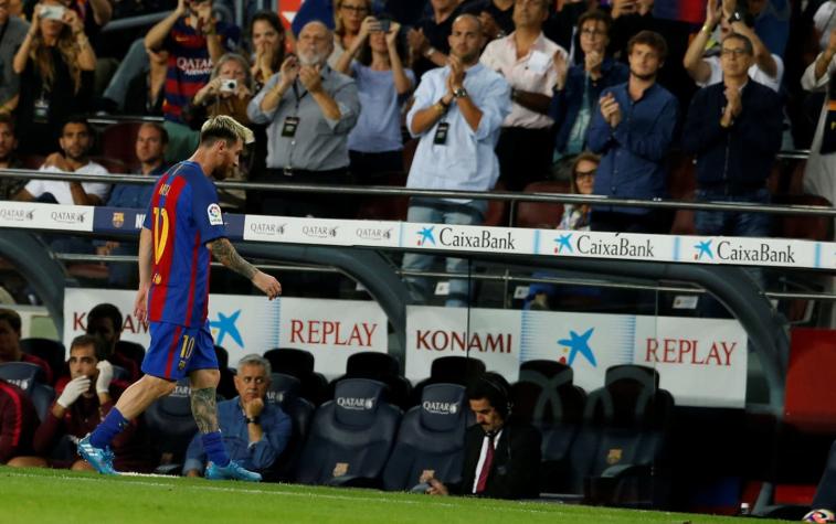 Edgardo Bauza critica al Barcelona por "no cuidar" a Lionel Messi
