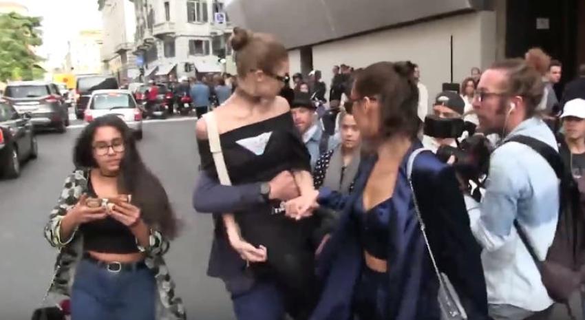 [VIDEO] Gigi Hadid se defiende a codazos de hombre que la tomó en brazos en plena calle