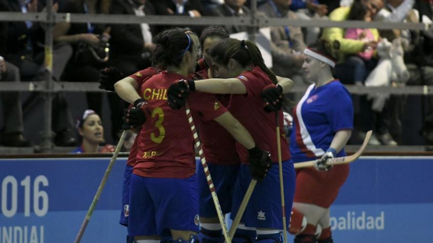 Las "marcianitas" debutan con notable goleada en el Mundial de Iquique