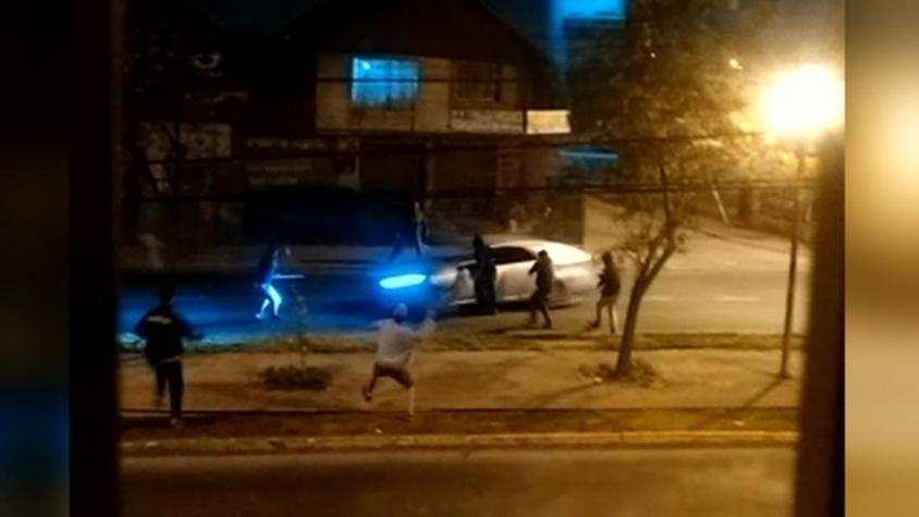 [VIDEO] Joven es baleado en ataque de barristas a bus del Transantiago tras salir del estadio