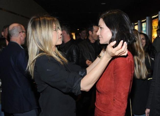Courteney Cox pide que dejen de relacionar a Jennifer Aniston con divorcio de Brad Pitt