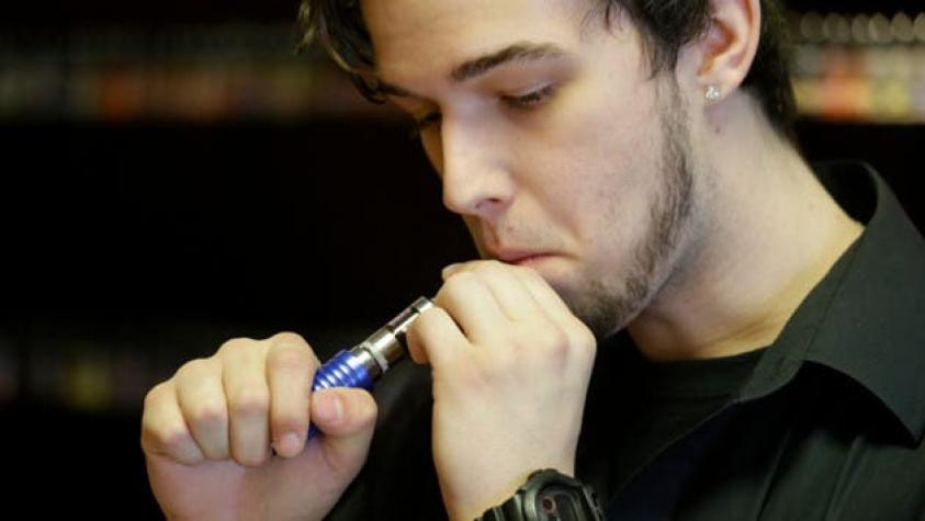 El cigarrillo electrónico podría ayudar a dejar de fumar, según estudio británico