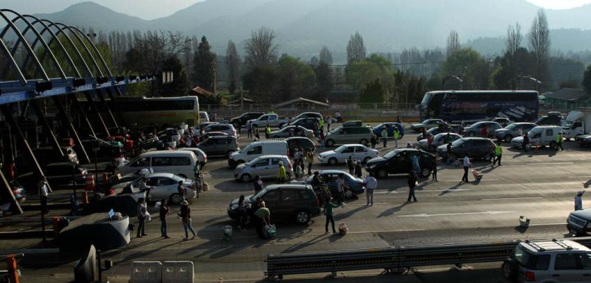 Fin de semana largo: anuncian medidas de contingencia ante salida de 470 mil vehículos de Santiago
